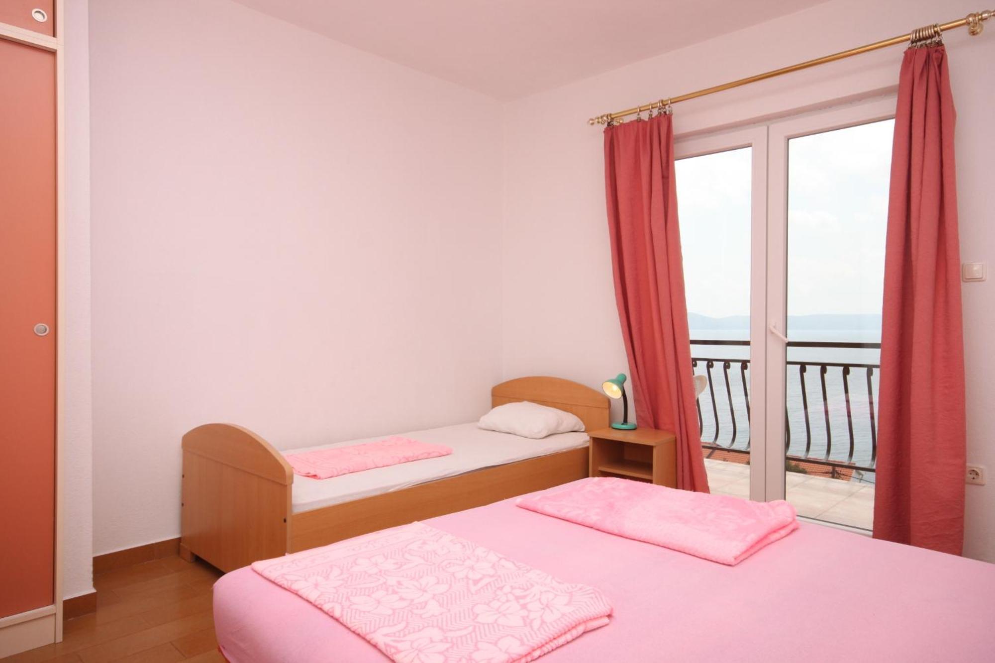 Apartments With A Parking Space Zivogosce - Porat, Makarska - 6700 Igrane Rom bilde